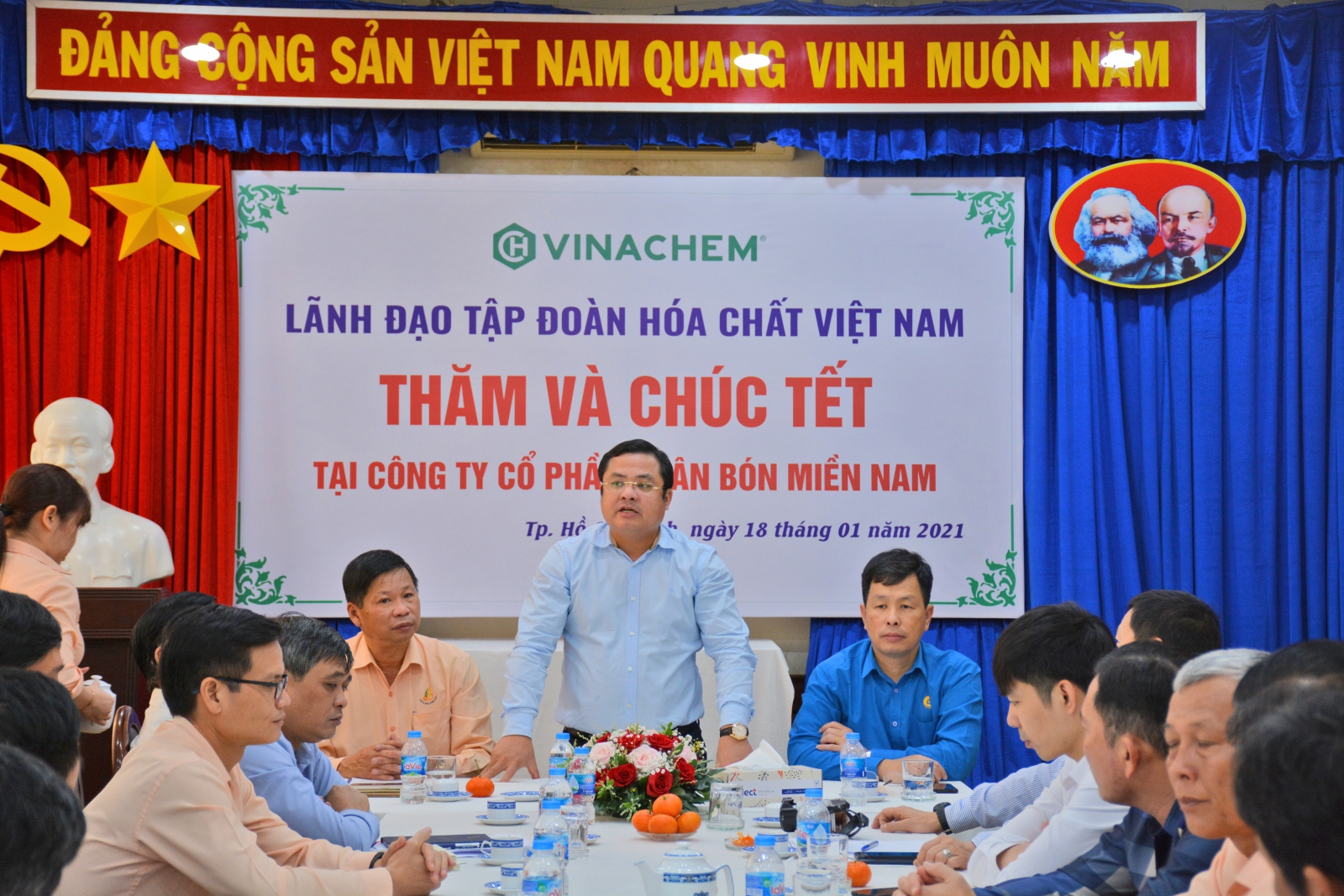 Đồng chí Phùng Quang Hiệp – Phó bí thư Đảng ủy, thành viên Hội đồng thành viên, Tổng Giám đốc Tập đoàn Hóa chất Việt Nam thay mặt ban lãnh đạo Tập đoàn ra chỉ đạo, định hướng cho Công ty trong thời gian tới.