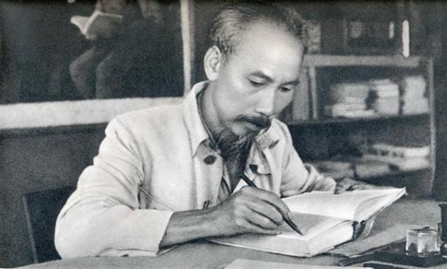 Vinachem Accompanies the Art Program “He Is Ho Chi Minh” Celebrating the 135th Birthday of President Ho Chi Minh