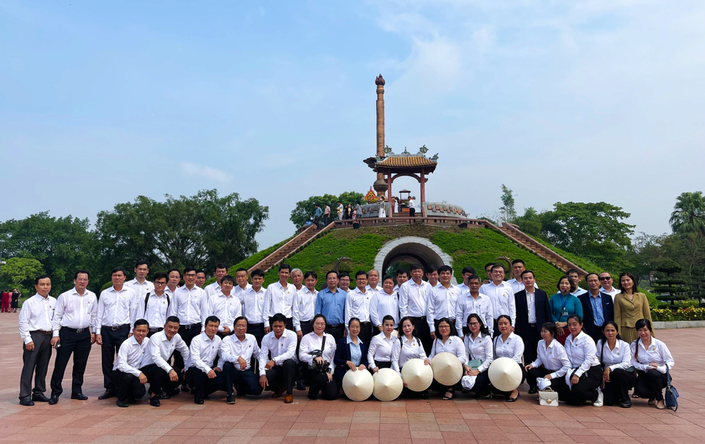 Đoàn công tác Đảng ủy Công ty Cổ phần Phân bón Miền Nam tổ chức các hoạt động tri ân về nguồn tại thị xã Quảng Trị