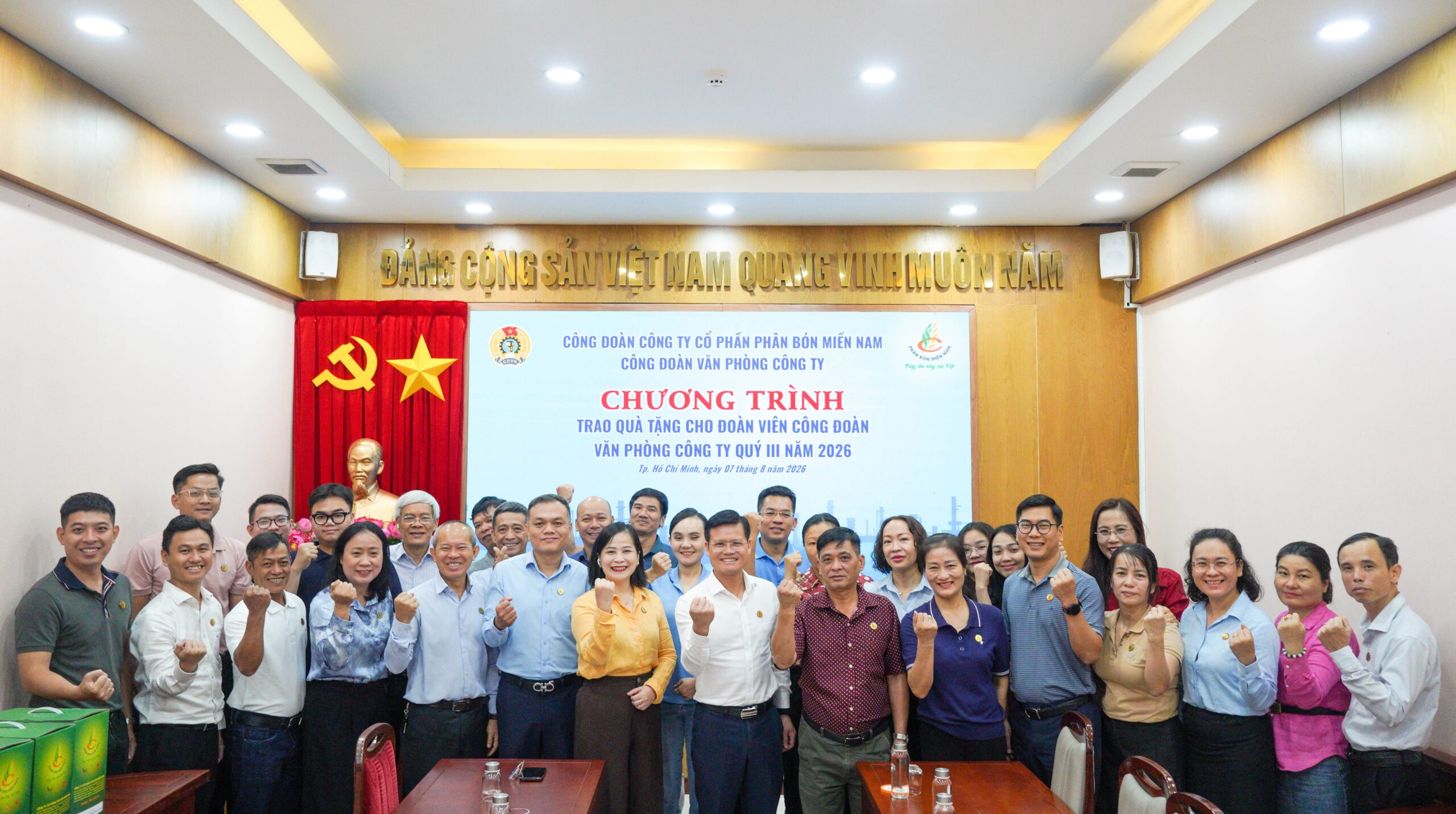 CÔNG ĐOÀN PHÂN BÓN MIỀN NAM – TRAO QUÀ, GỬI TRỌN SỰ QUAN TÂM ĐẾN NGƯỜI LAO ĐỘNG